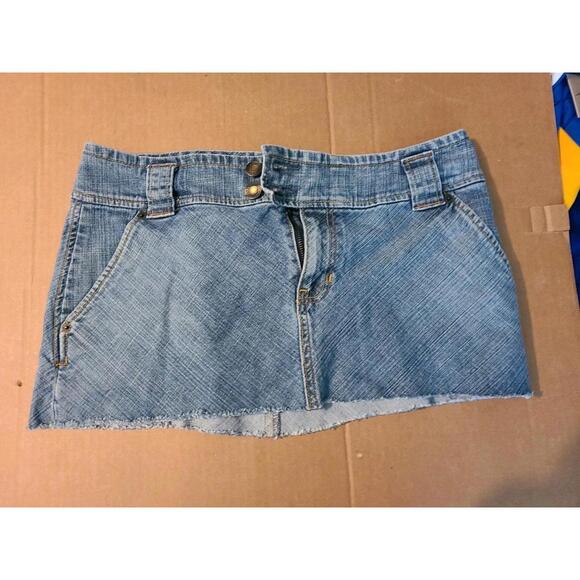 Gap Denim Jean Mini Skirt Stretch Fringe Hem Light Blue Wash Women’s 32x10 - Picture 1 of 4